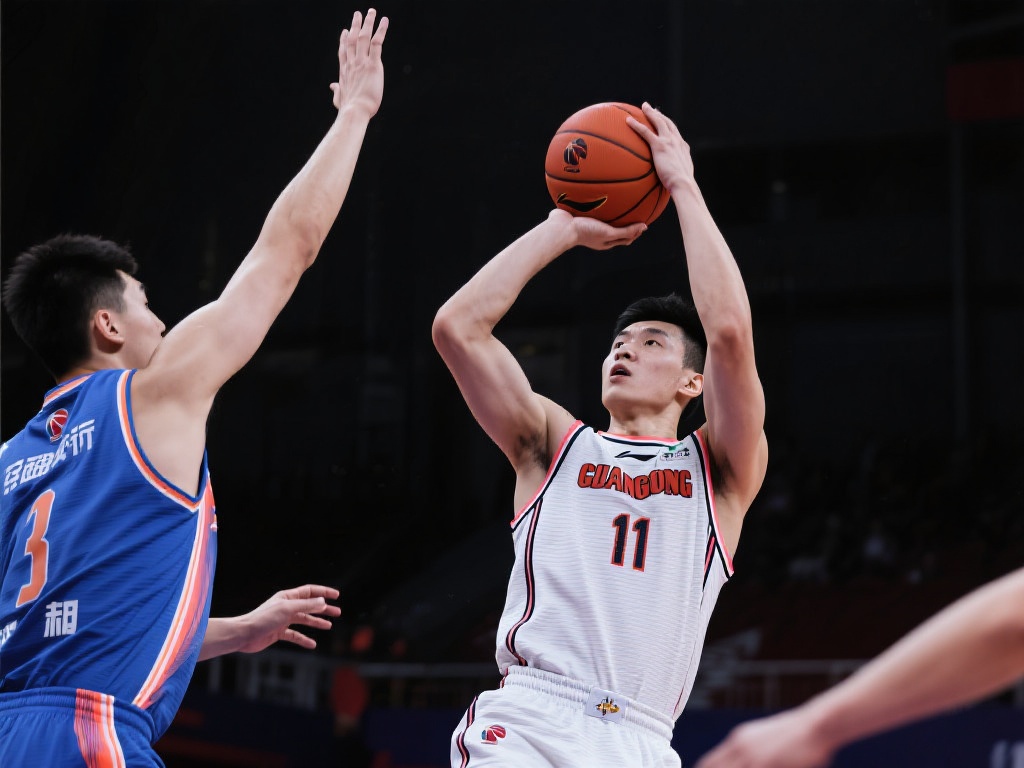 吴超疾速溜底线突破抛投绝妙得分 面对防守球员的高大臂展,吴超以巧妙抛投完